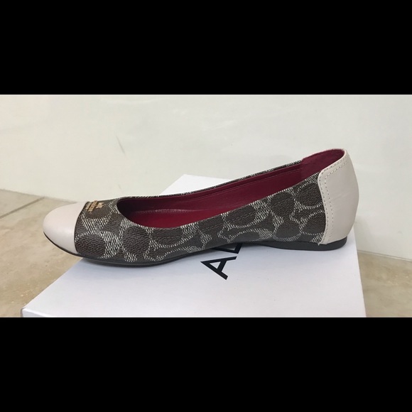 Chelsea cap toe Coach flat shoes . - Picture 4 of 5